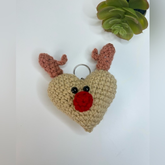 Handcrafted Heart Deer Crochet Keychain - Picture 6 of 11